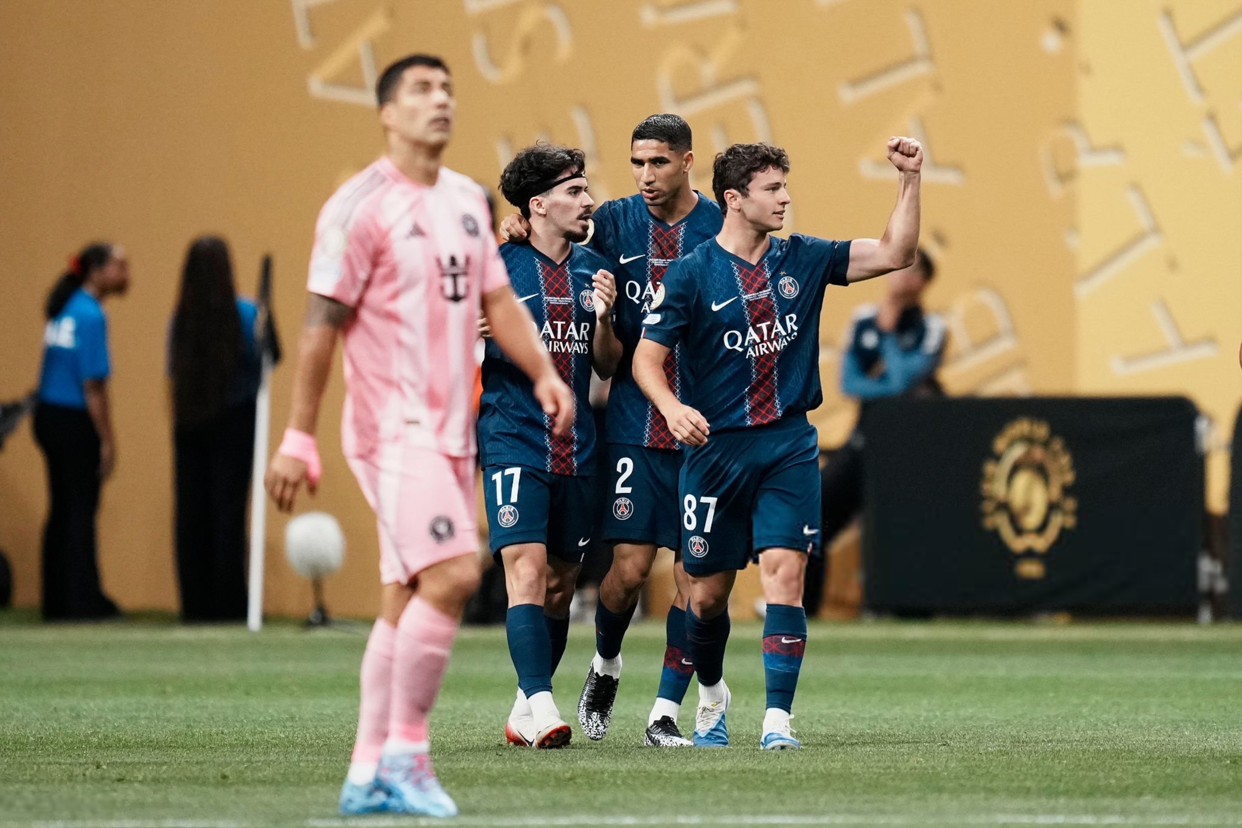 清晨突围战来临；巴黎圣日耳曼围绕德国杯绝杀压哨；质疑声仍在；阵容厚度经受考验的简单介绍