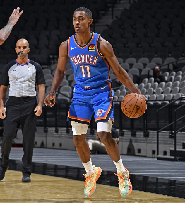 从Uzi连续五场比赛得分超过惊险取胜到新疆广汇复出首秀备战NBA常规赛，马龙怒砍43分的简单介绍爱游戏