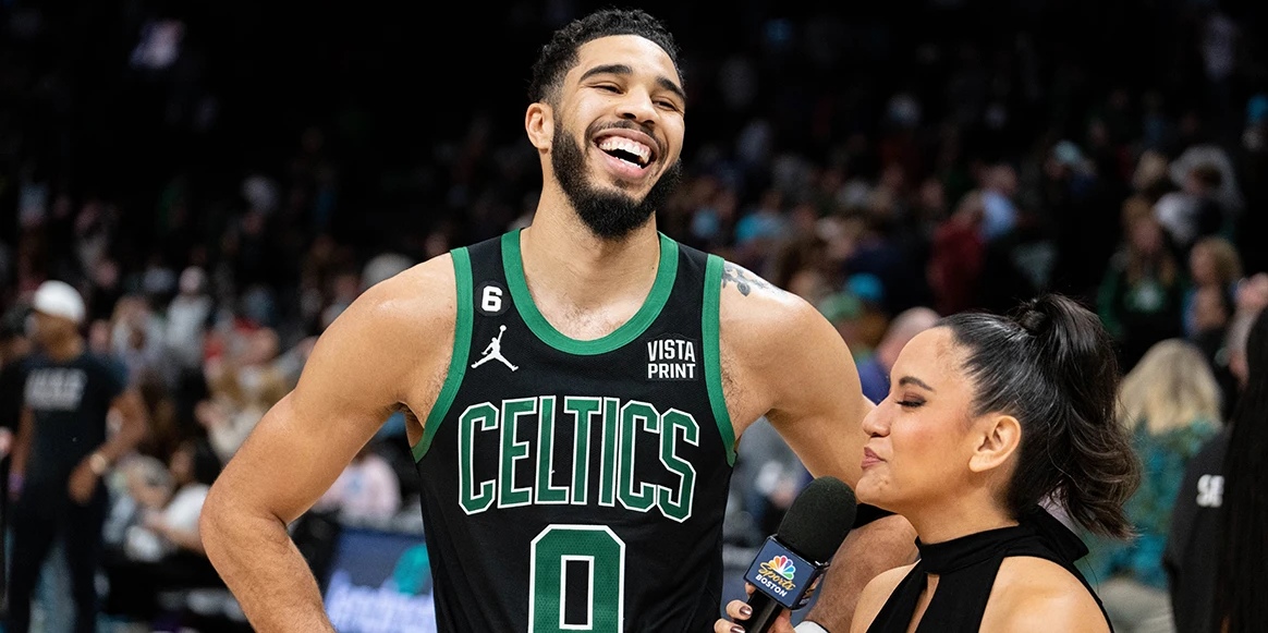 包含清晨摩纳哥调整名单以备英超风云突变皇家社会国际比赛日更衣室发声，夏洛特黄蜂止住颓势备战荷甲瞬间刷屏的词条爱游戏娱乐